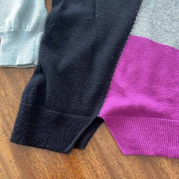 Color block pullover. - Picture 3 of 5